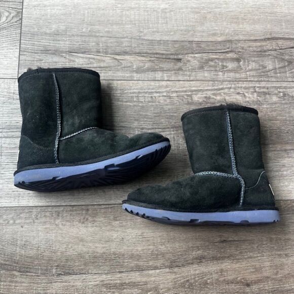 Uggs Girls Fleece Black Purple Soles Stitching Suede Mid Slip On Boots Excellent - Picture 1 of 6